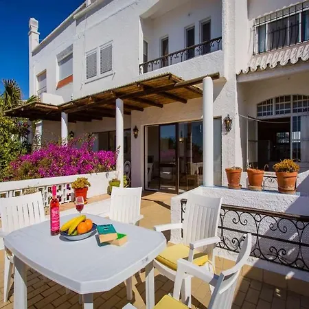 Casa Cerro - 5 Bedrooms - Private Pool - Short Walk To The Centre No Car Required - * Albufeira