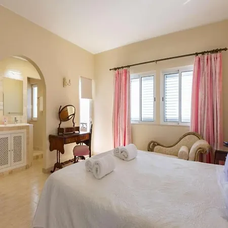 Casa Cerro - 5 Bedrooms - Private Pool - Short Walk To The Centre No Car Required - Vila