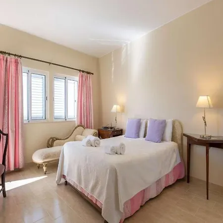 Casa Cerro - 5 Bedrooms - Private Pool - Short Walk To The Centre No Car Required -