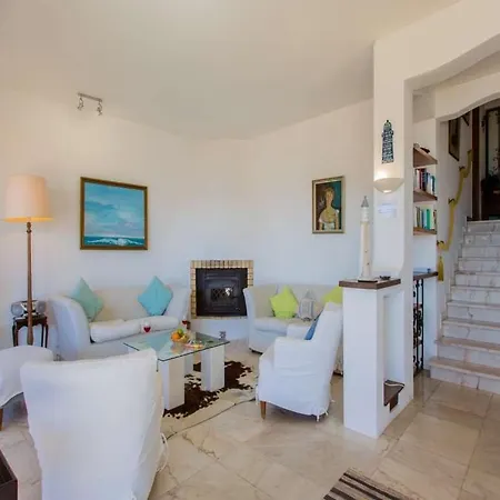 Casa Cerro - 5 Bedrooms - Private Pool - Short Walk To The Centre No Car Required - Vila Albufeira