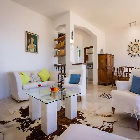 Vila Casa Cerro - 5 Bedrooms - Private Pool - Short Walk To The Centre No Car Required -